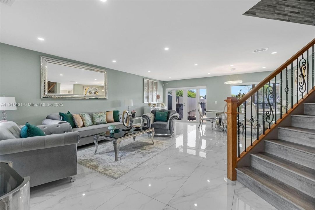 Activo con contrato: $850,000 (4 camas, 2 baños, 2276 Pies cuadrados)