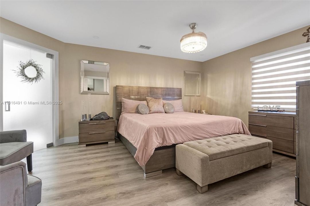 Activo con contrato: $850,000 (4 camas, 2 baños, 2276 Pies cuadrados)