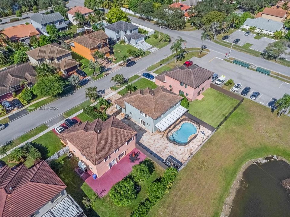 Activo con contrato: $850,000 (4 camas, 2 baños, 2276 Pies cuadrados)