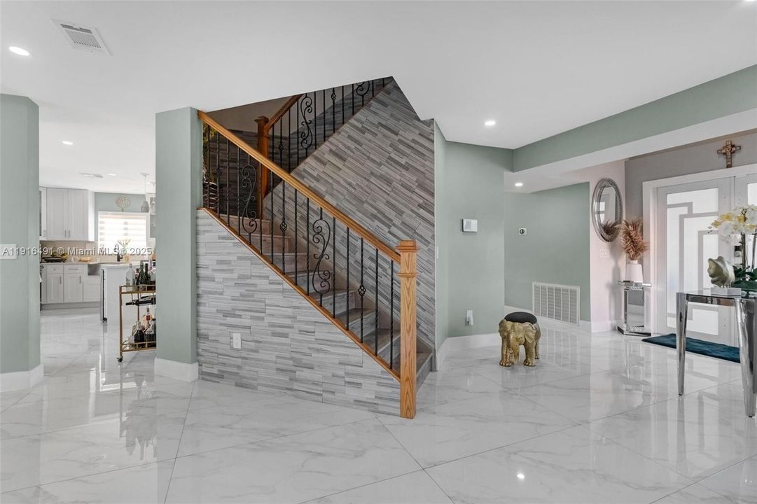 Activo con contrato: $850,000 (4 camas, 2 baños, 2276 Pies cuadrados)