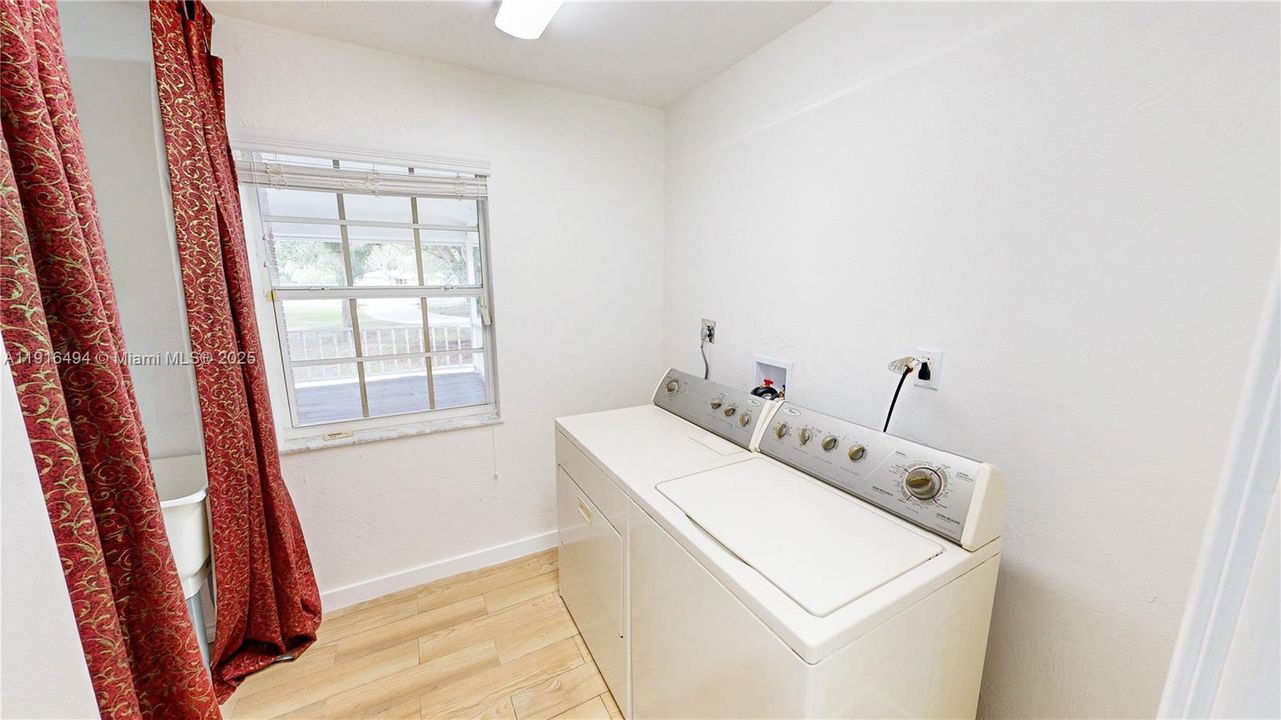 待售: $1,500,000 (7 贝兹, 4 浴室, 3294 平方英尺)