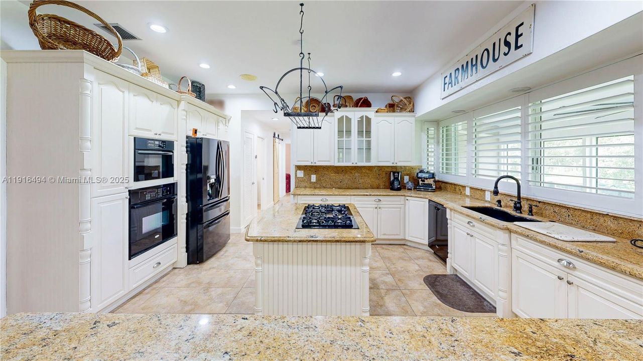 待售: $1,500,000 (7 贝兹, 4 浴室, 3294 平方英尺)