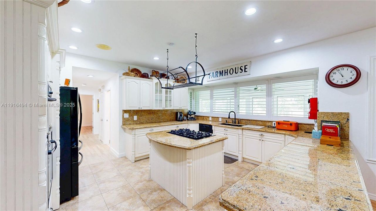 待售: $1,500,000 (7 贝兹, 4 浴室, 3294 平方英尺)