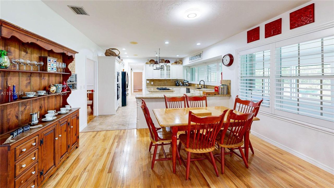 待售: $1,500,000 (7 贝兹, 4 浴室, 3294 平方英尺)