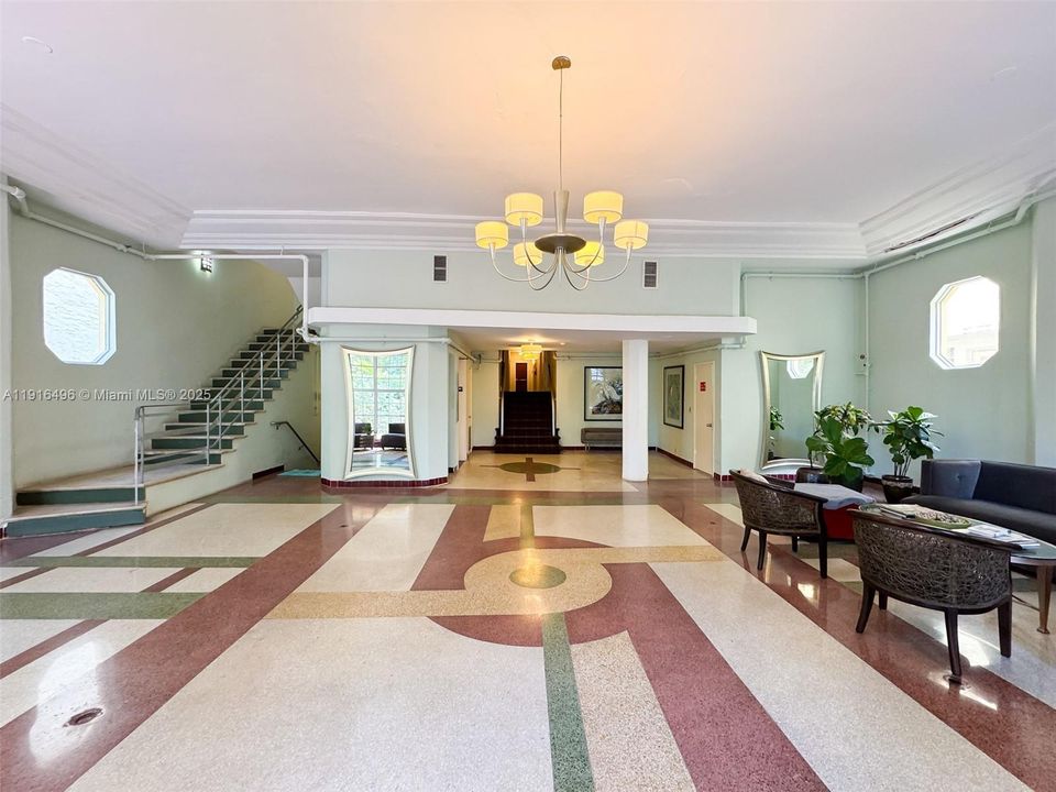 For Sale: $250,000 (1 beds, 1 baths, 540 Square Feet)