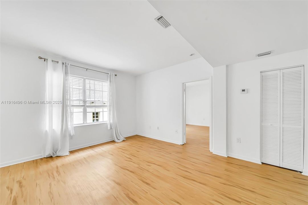 For Sale: $250,000 (1 beds, 1 baths, 540 Square Feet)