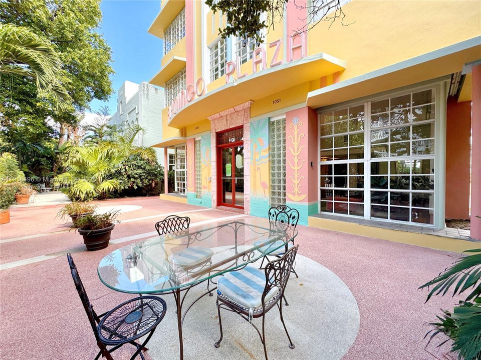 For Sale: $250,000 (1 beds, 1 baths, 540 Square Feet)