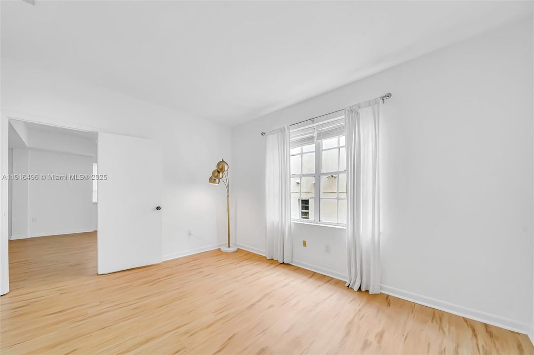 For Sale: $250,000 (1 beds, 1 baths, 540 Square Feet)