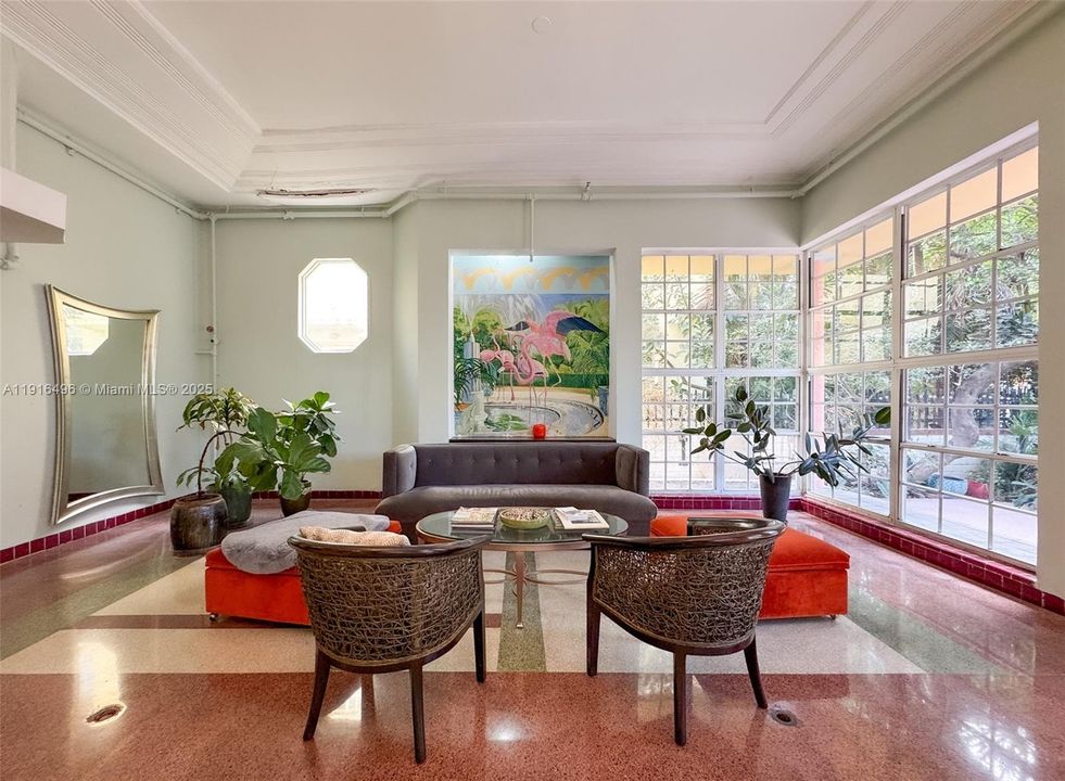 For Sale: $250,000 (1 beds, 1 baths, 540 Square Feet)