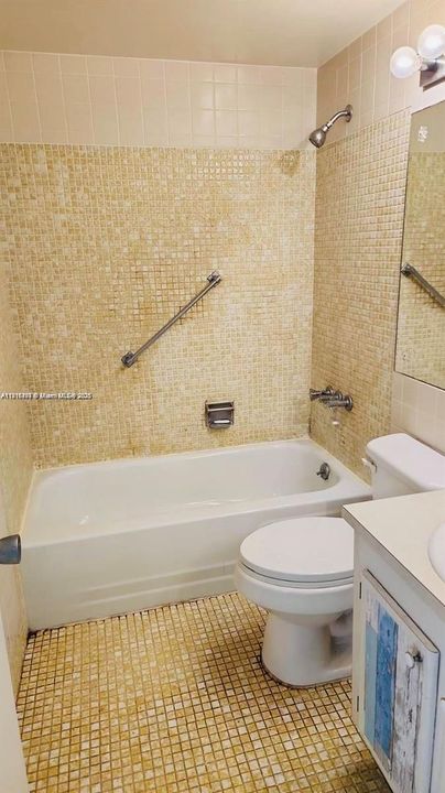 待售: $86,500 (1 贝兹, 1 浴室, 570 平方英尺)