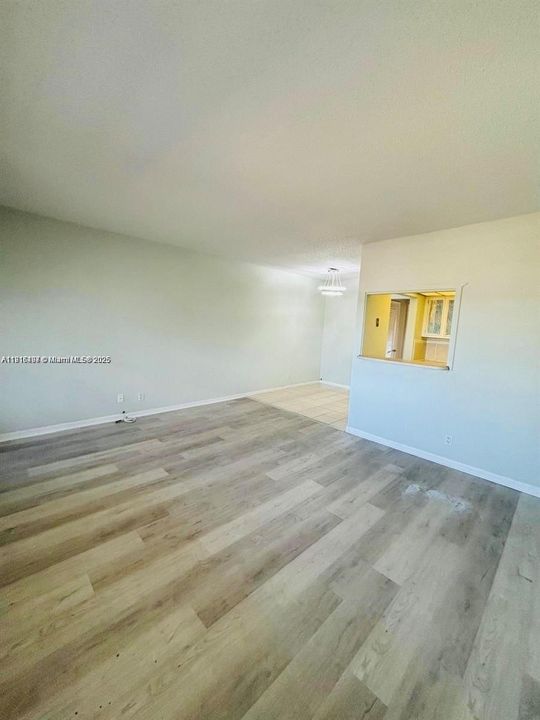 待售: $86,500 (1 贝兹, 1 浴室, 570 平方英尺)