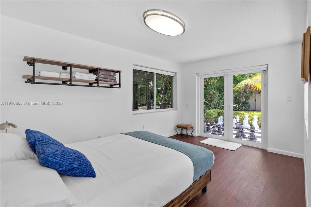 For Sale: $2,599,000 (5 beds, 4 baths, 3422 Square Feet)