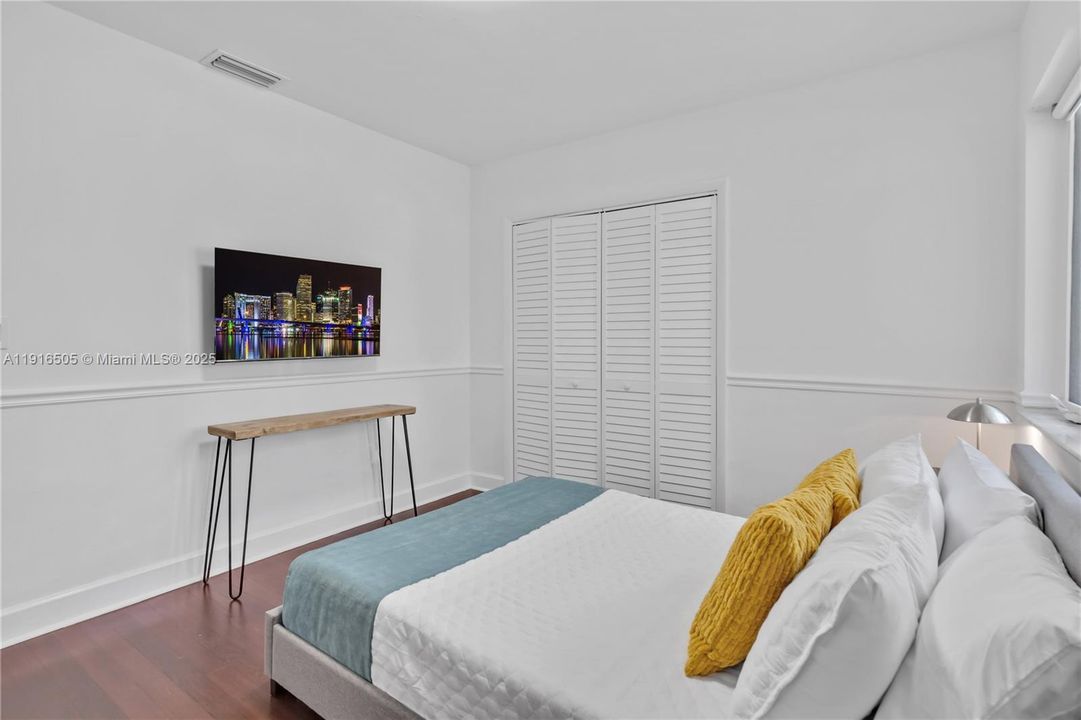 For Sale: $2,599,000 (5 beds, 4 baths, 3422 Square Feet)