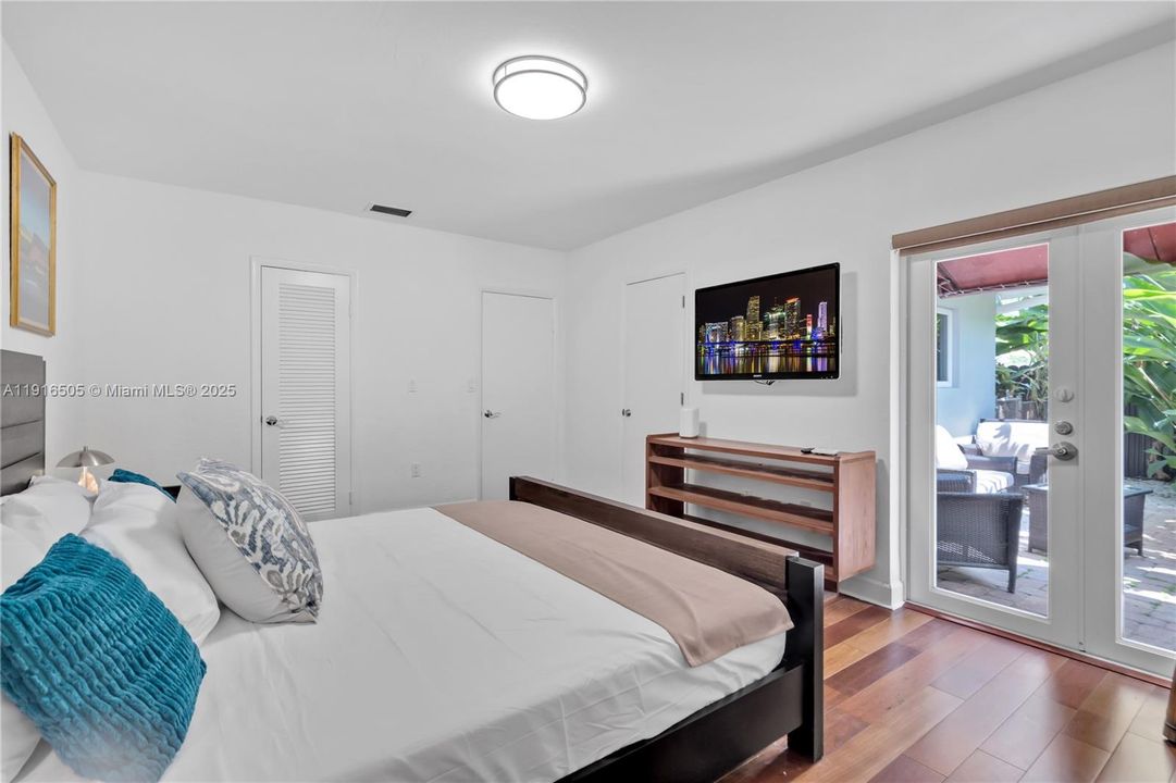 For Sale: $2,599,000 (5 beds, 4 baths, 3422 Square Feet)