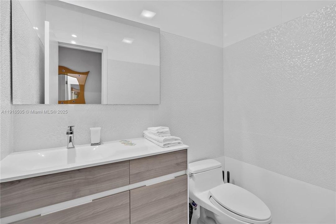 For Sale: $2,599,000 (5 beds, 4 baths, 3422 Square Feet)