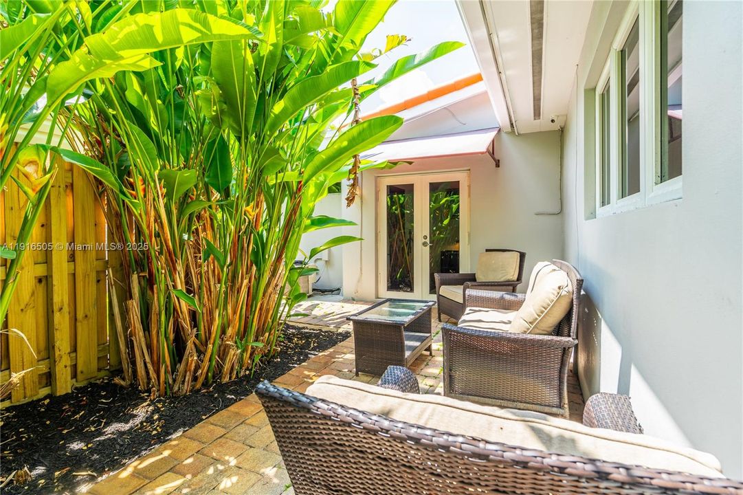 For Sale: $2,599,000 (5 beds, 4 baths, 3422 Square Feet)