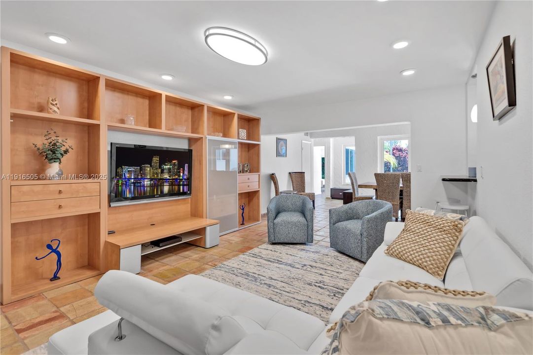 For Sale: $2,599,000 (5 beds, 4 baths, 3422 Square Feet)