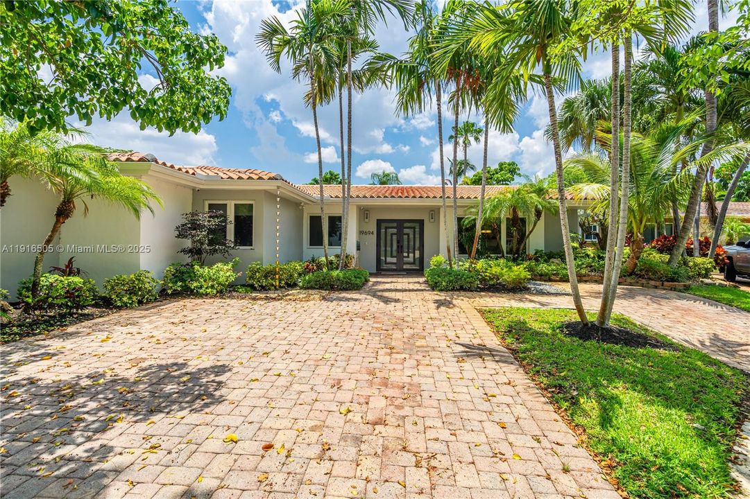 For Sale: $2,599,000 (5 beds, 4 baths, 3422 Square Feet)