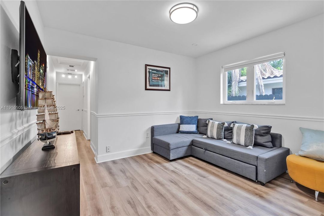 For Sale: $2,599,000 (5 beds, 4 baths, 3422 Square Feet)