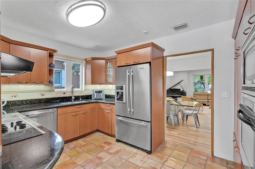 For Sale: $2,599,000 (5 beds, 4 baths, 3422 Square Feet)