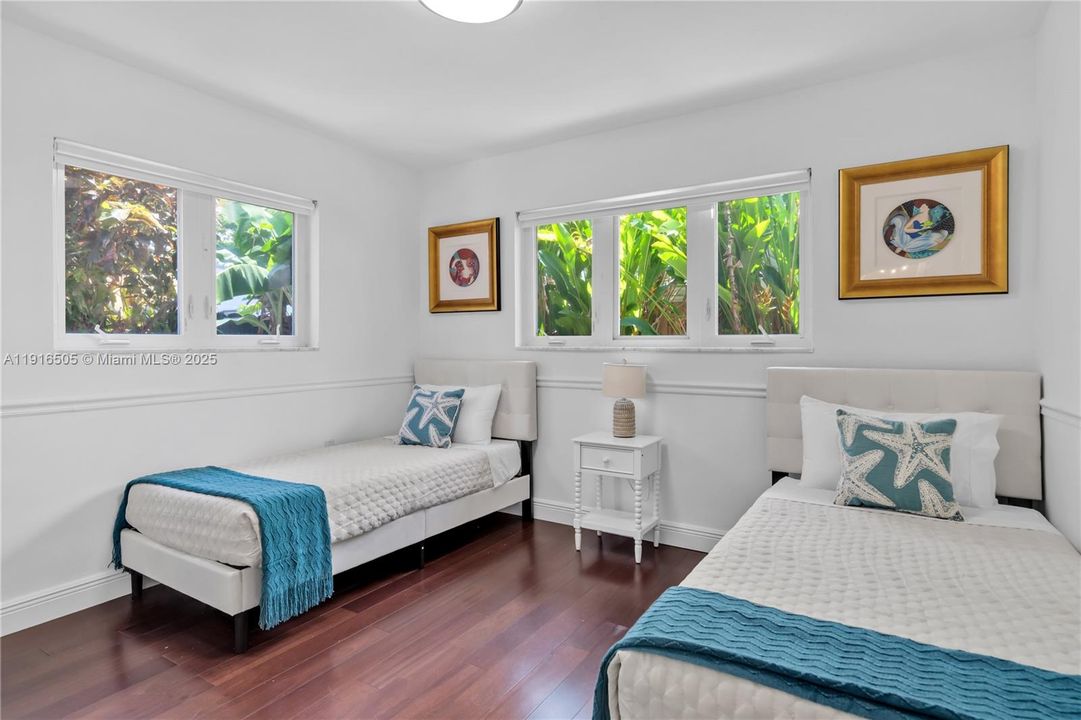 For Sale: $2,599,000 (5 beds, 4 baths, 3422 Square Feet)