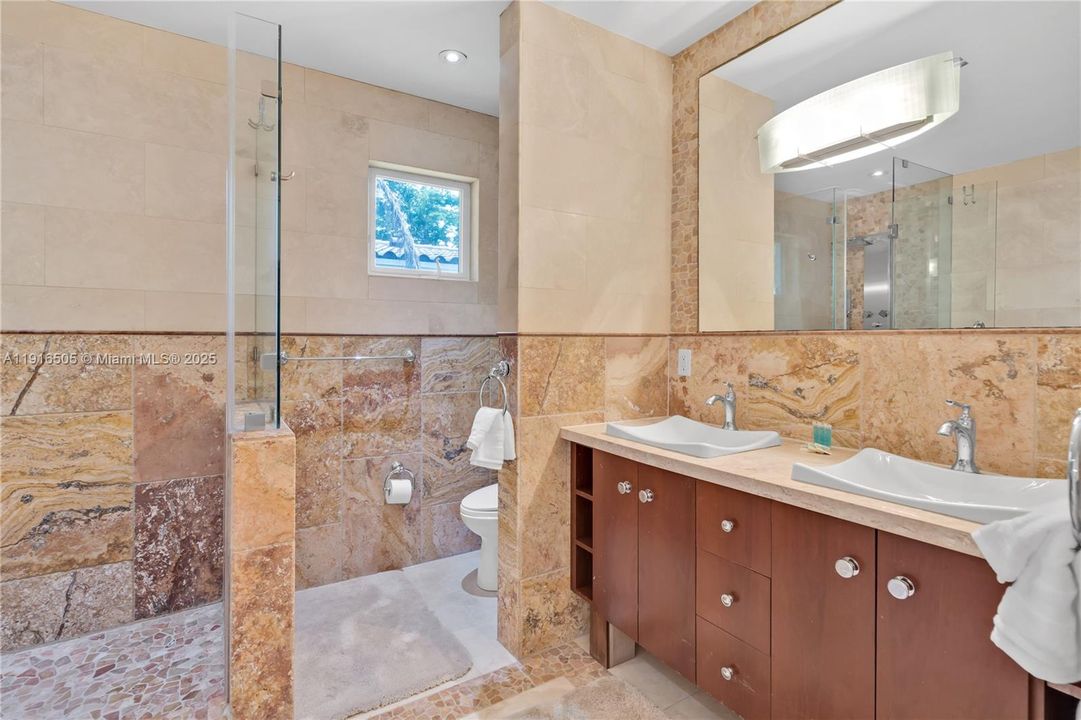 For Sale: $2,599,000 (5 beds, 4 baths, 3422 Square Feet)