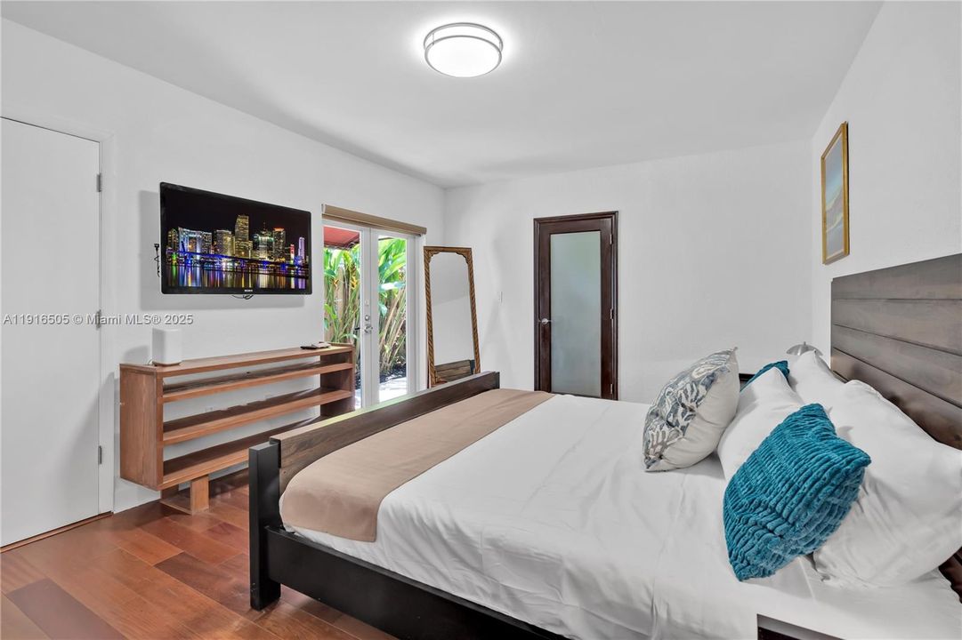 For Sale: $2,599,000 (5 beds, 4 baths, 3422 Square Feet)