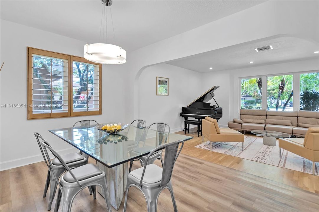 For Sale: $2,599,000 (5 beds, 4 baths, 3422 Square Feet)