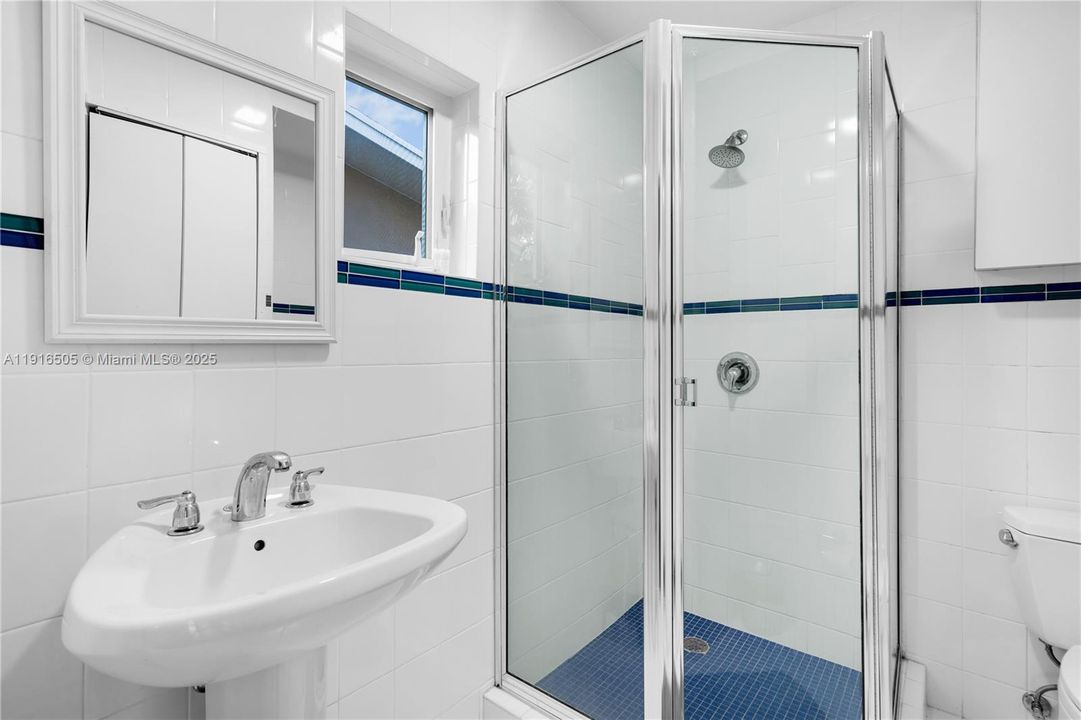 For Sale: $2,599,000 (5 beds, 4 baths, 3422 Square Feet)