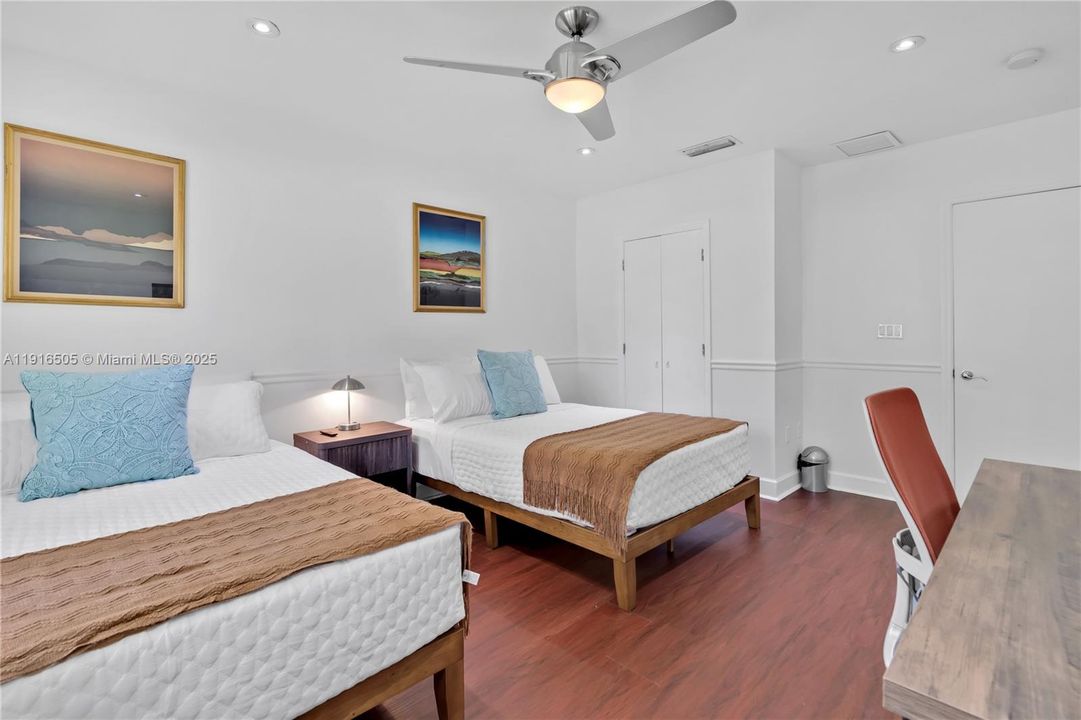 For Sale: $2,599,000 (5 beds, 4 baths, 3422 Square Feet)