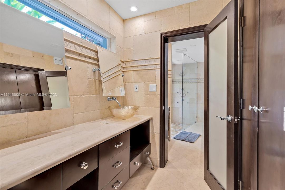 For Sale: $2,599,000 (5 beds, 4 baths, 3422 Square Feet)