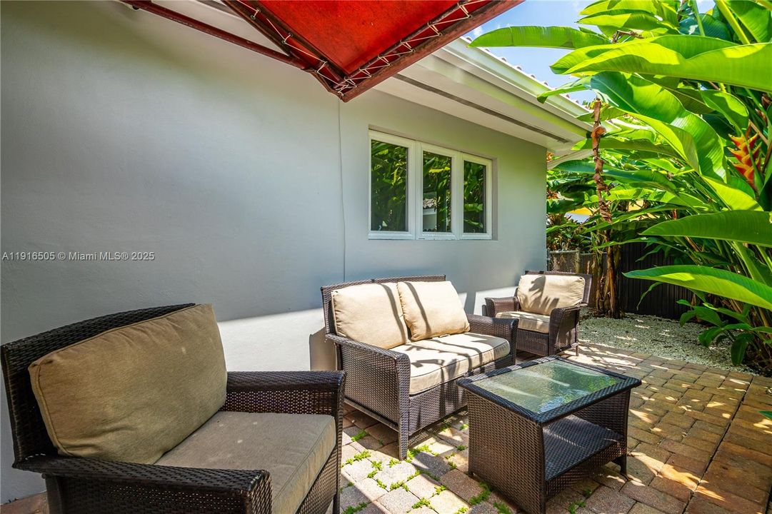 For Sale: $2,599,000 (5 beds, 4 baths, 3422 Square Feet)