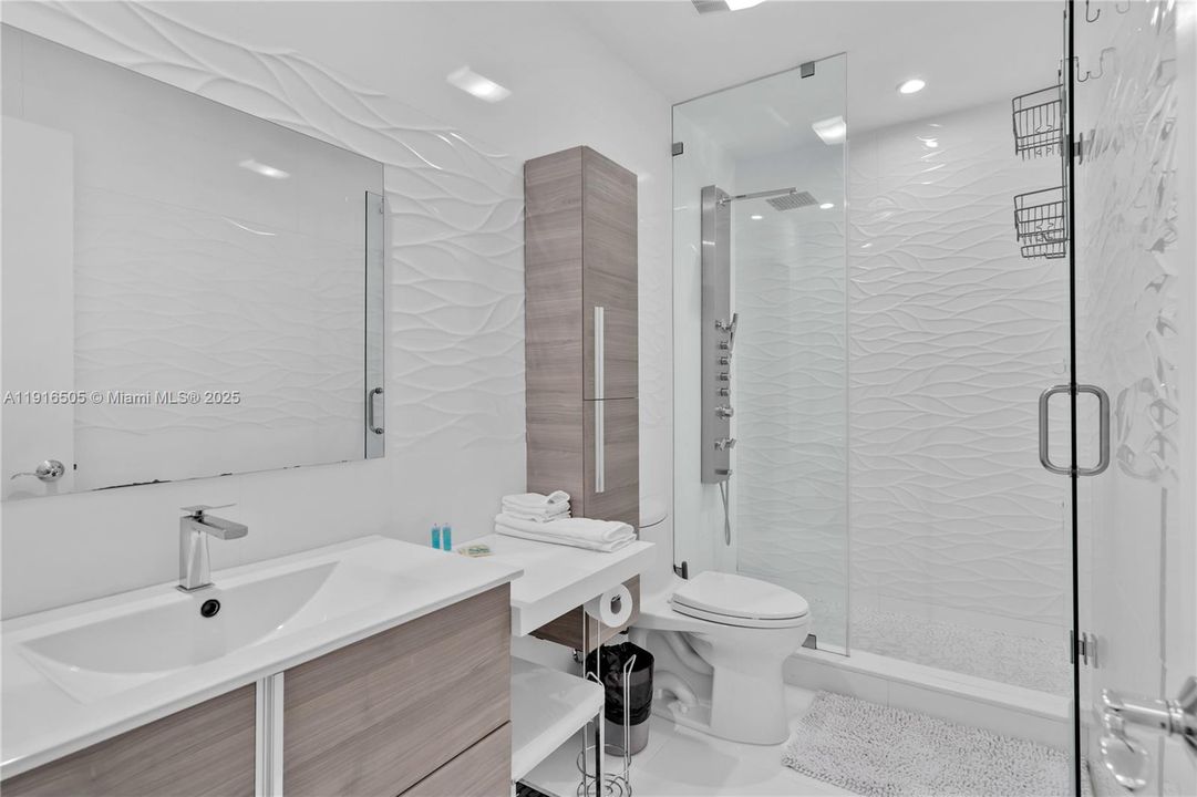 For Sale: $2,599,000 (5 beds, 4 baths, 3422 Square Feet)