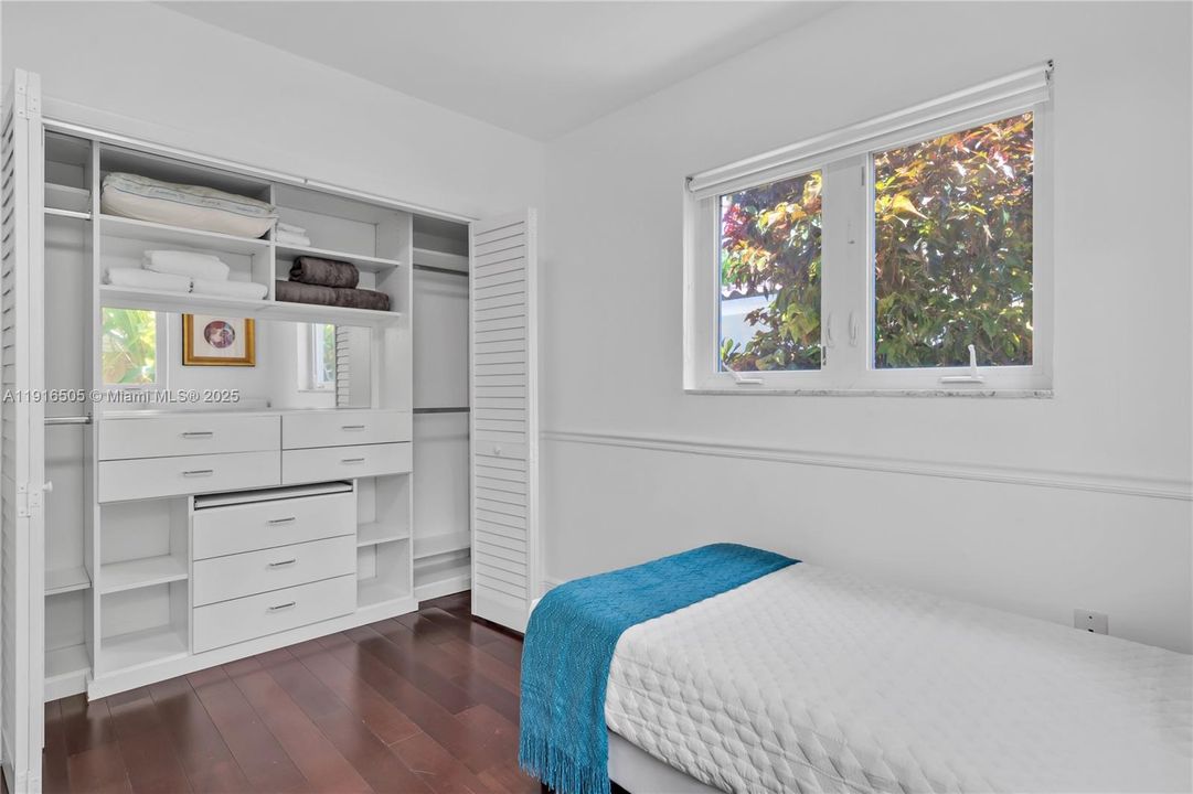 For Sale: $2,599,000 (5 beds, 4 baths, 3422 Square Feet)