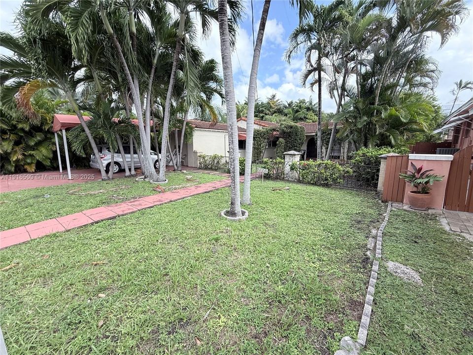 合同活跃: $1,300,000 (3 贝兹, 2 浴室, 1467 平方英尺)