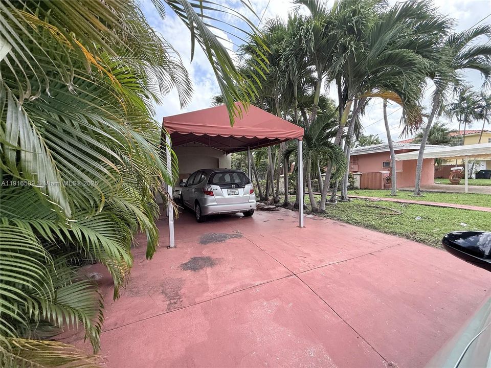 合同活跃: $1,300,000 (3 贝兹, 2 浴室, 1467 平方英尺)