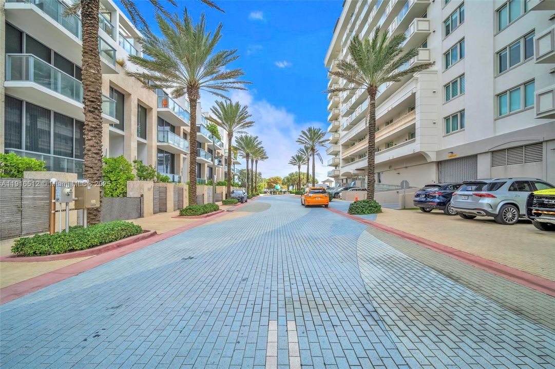 В аренду: $24,500 (4 спален, 5 ванн, 3606 Квадратных фут)