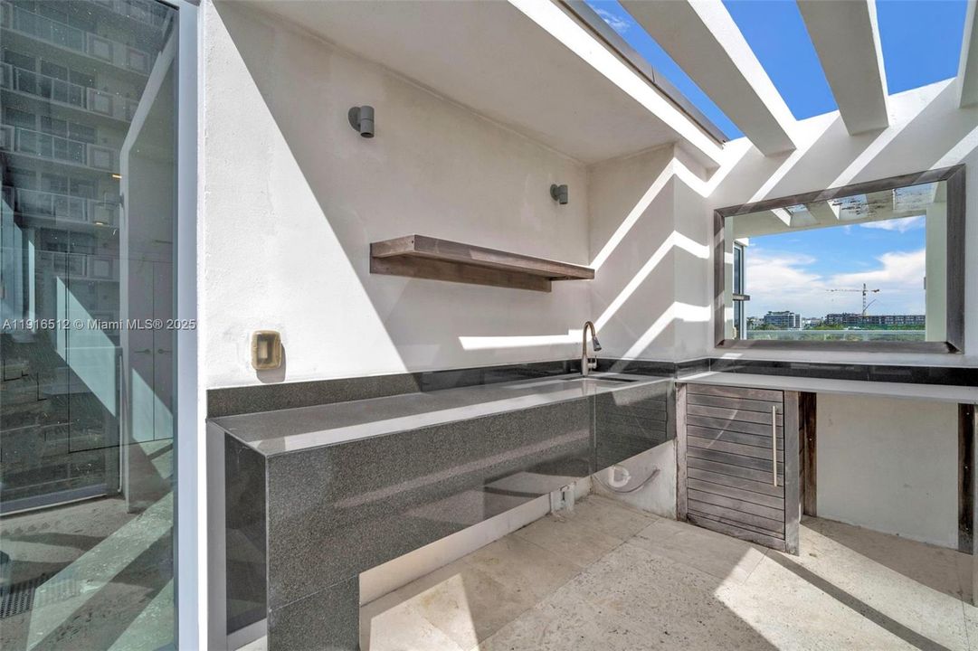 В аренду: $24,500 (4 спален, 5 ванн, 3606 Квадратных фут)