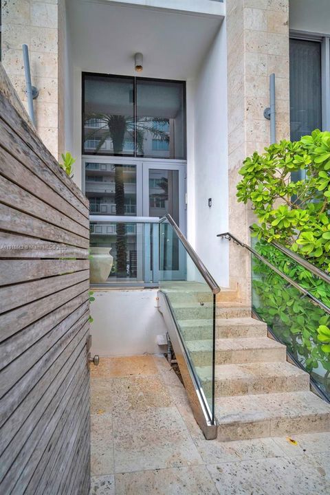 В аренду: $24,500 (4 спален, 5 ванн, 3606 Квадратных фут)