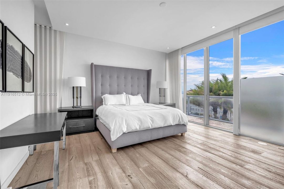 В аренду: $24,500 (4 спален, 5 ванн, 3606 Квадратных фут)