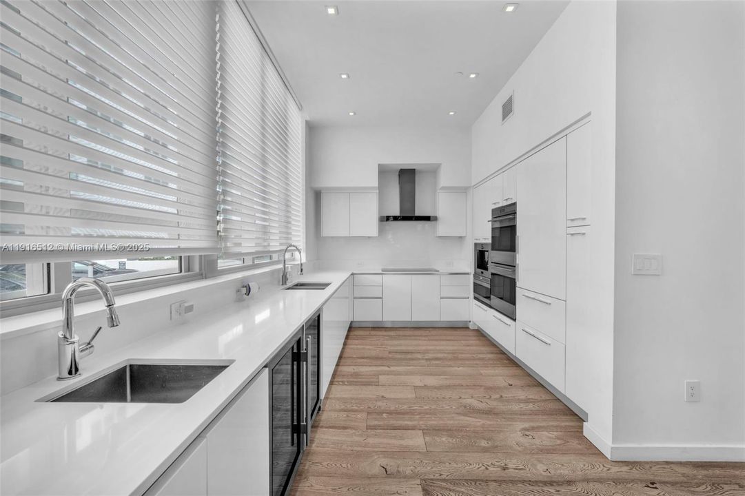 В аренду: $24,500 (4 спален, 5 ванн, 3606 Квадратных фут)