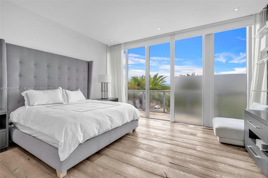 В аренду: $24,500 (4 спален, 5 ванн, 3606 Квадратных фут)