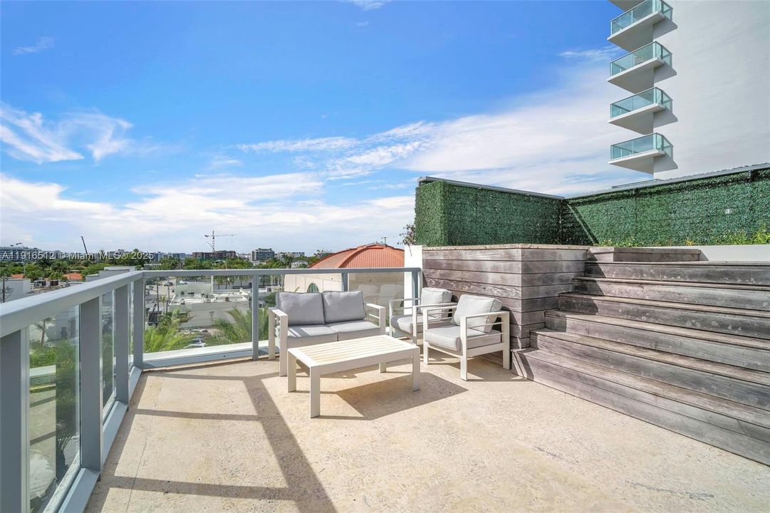 В аренду: $24,500 (4 спален, 5 ванн, 3606 Квадратных фут)