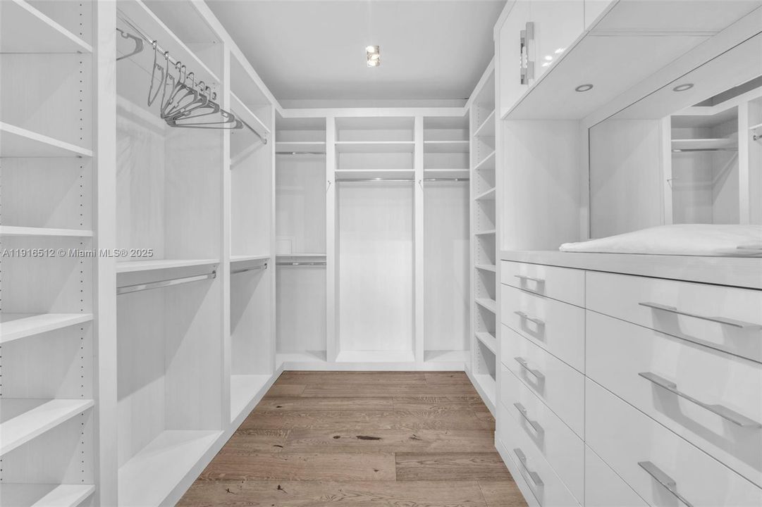 В аренду: $24,500 (4 спален, 5 ванн, 3606 Квадратных фут)