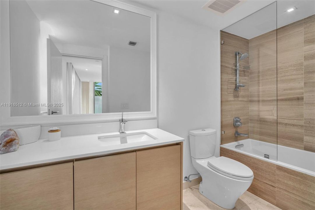 В аренду: $24,500 (4 спален, 5 ванн, 3606 Квадратных фут)