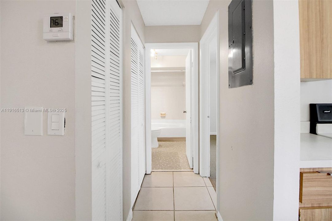 Под контрактом: $418,000 (2 спален, 2 ванн, 1302 Квадратных фут)