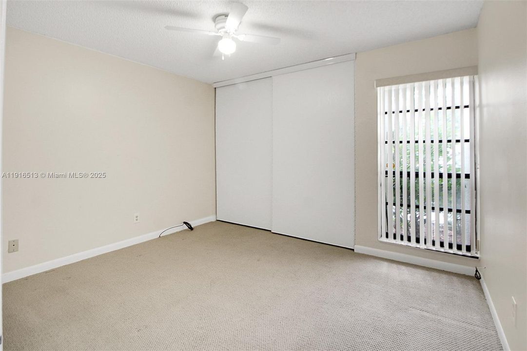 Под контрактом: $418,000 (2 спален, 2 ванн, 1302 Квадратных фут)