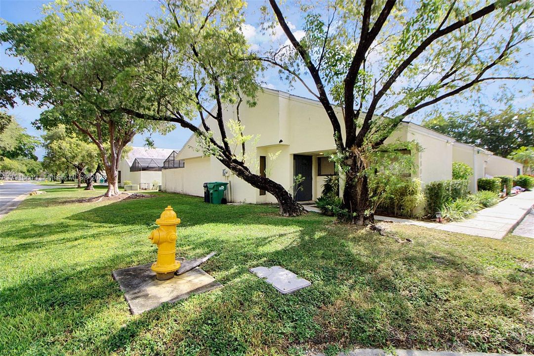 Под контрактом: $418,000 (2 спален, 2 ванн, 1302 Квадратных фут)