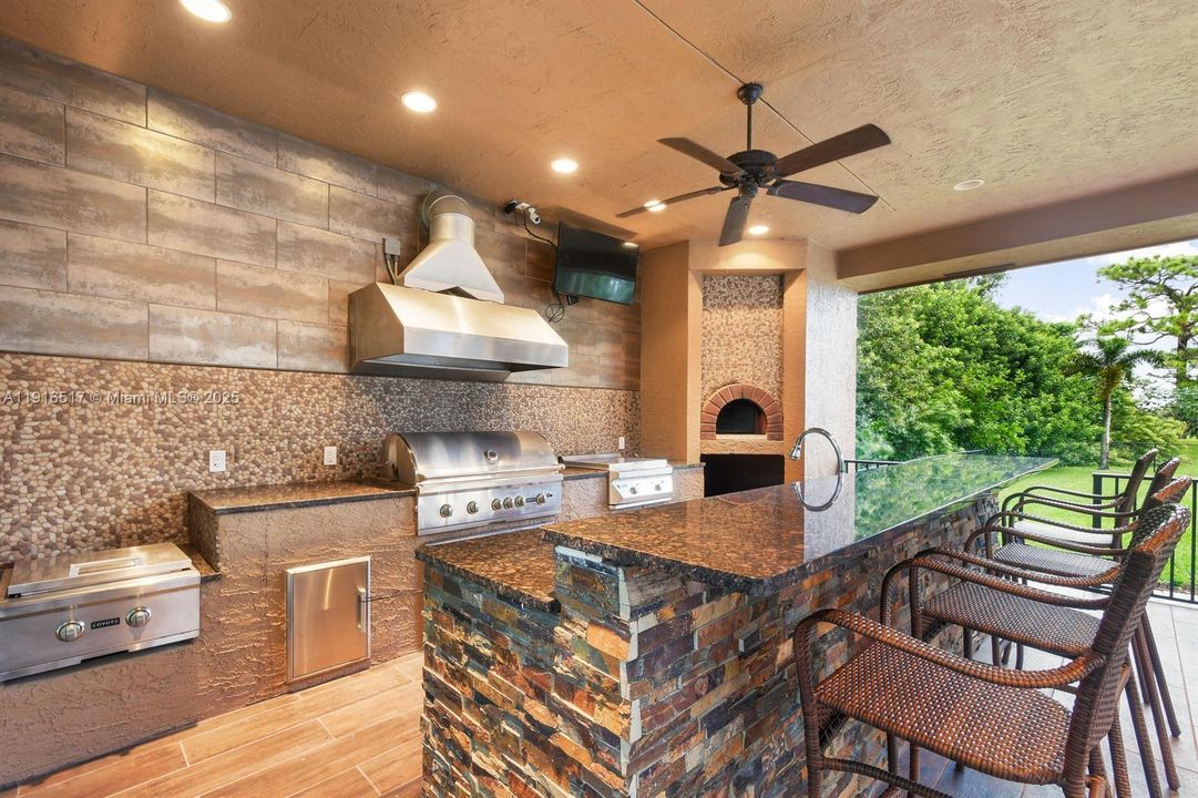 В аренду: $10,000 (5 спален, 3 ванн, 3842 Квадратных фут)