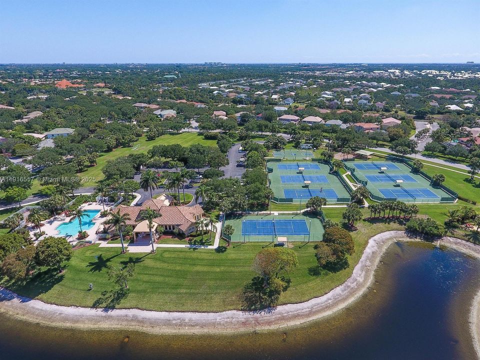 В аренду: $10,000 (5 спален, 3 ванн, 3842 Квадратных фут)